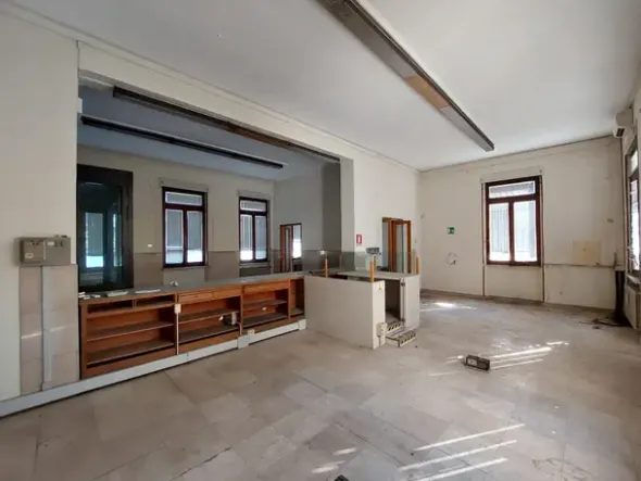 #2528007 Locale commerciale in Vendita _ ZEME
