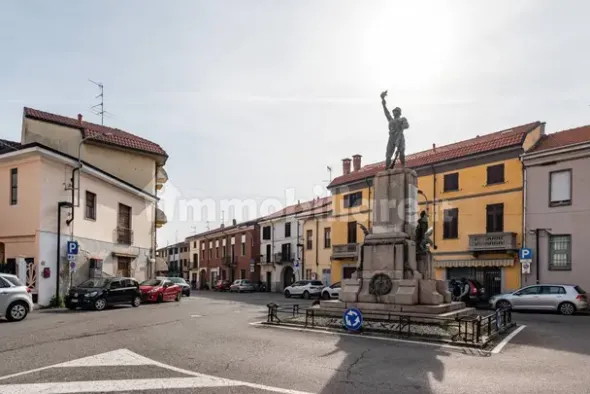 #2528008 Locale commerciale in Vendita _ CERANO