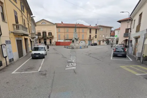 #2528008 Locale commerciale in Vendita _ CERANO