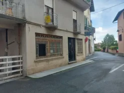 #2528006 Locale commerciale in Vendita _ SOSTEGNO