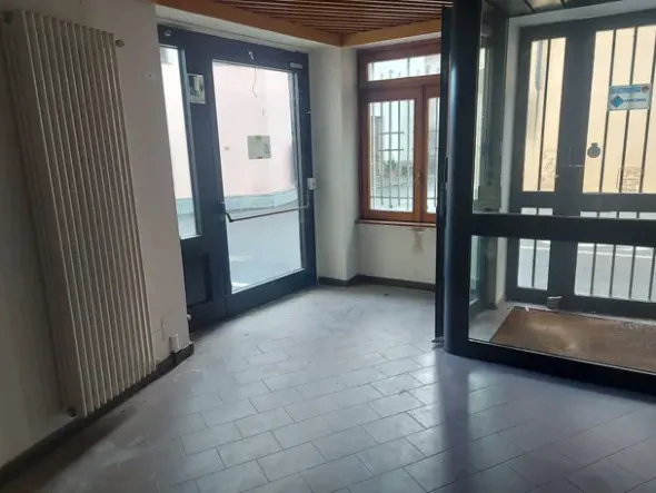 #2528006 Locale commerciale in Vendita _ SOSTEGNO