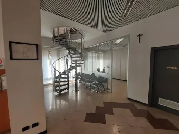 #25899 Locale commerciale in zona semicentrale