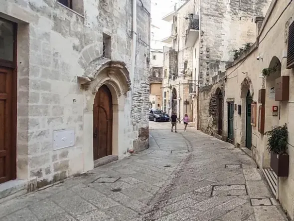 #23966 Locale commerciale nei Rioni Sassi a Matera