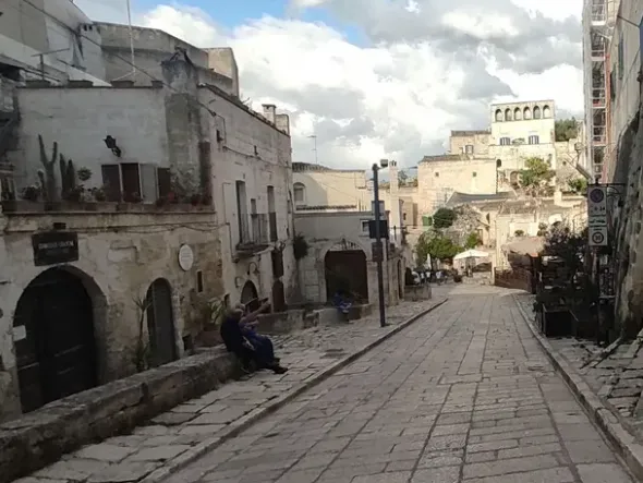 #23966 Locale commerciale nei Rioni Sassi a Matera