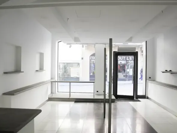 #2638934 Locale commerciale su strada Nuova a Pavia