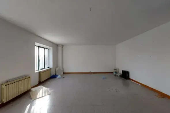 #19079 Locale direzionale al piano primo e secondo seminterrato