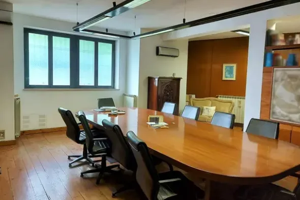 #19112 Locale direzionale con parcheggio esclusivo