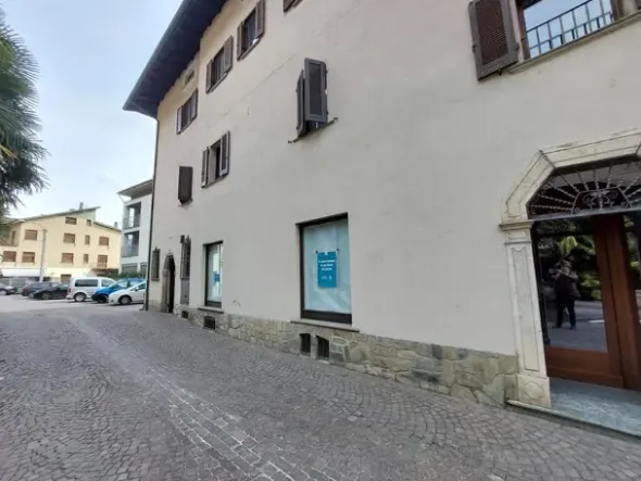 #25935 Locale ex istituto di credito in palazzo storico