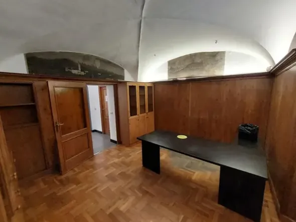 #25935 Locale ex istituto di credito in palazzo storico