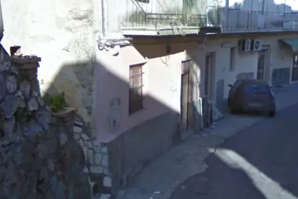#3283 Locale magazzino in quartiere residenziale