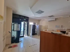#2519012 Locale uffici disposto su due piani
