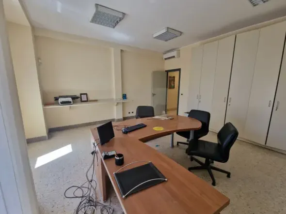 #2519012 Locale uffici disposto su due piani