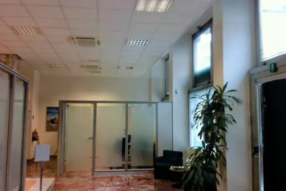 #19678 Locali adibiti ad istituto di credito