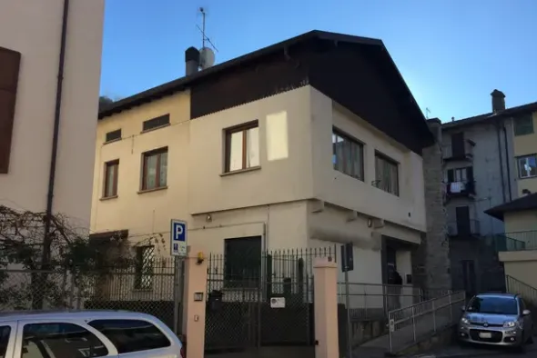 #19658 Locali adibiti ad istituto di credito