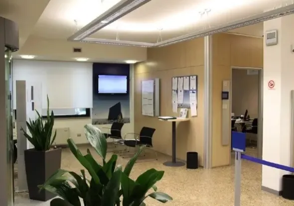 #19646 Locali adibiti ad istituto di credito