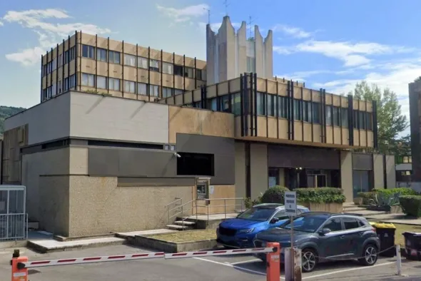 #19685 Locali adibiti ad istituto di credito