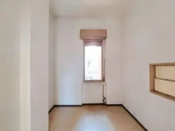 #20145 Locali commerciali in complesso condominiale