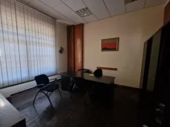 #2519011 Locali ex istituto di credito disposto su 3 piani