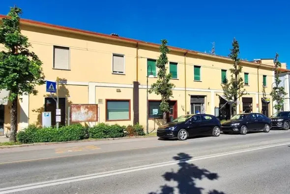 #23503 Locali per centro estetico e medico con corte