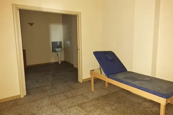 #23503 Locali per centro estetico e medico con corte