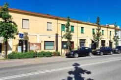 #23503 Locali per centro estetico e medico con corte