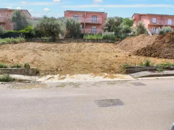 #24780 Lotti edificabili a destinazione residenziale