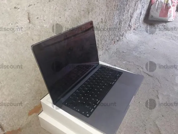 2#8462 Macbook pro model A2442 - 512 GB