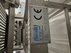 Macchina affettatrice per piccole imprese alimentari