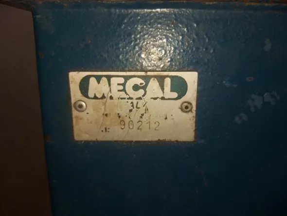 7#6898 Macchina affilatrice Mecal