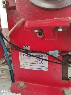 Macchina automatica a pressa per bottoni mar. Fiocchi.