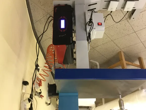 Macchina da cucire ad ultrasuoni