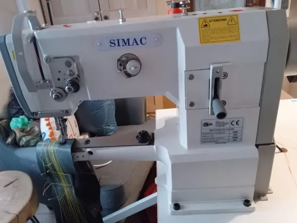 Macchina da cucire per pelli e tessuti pesanti