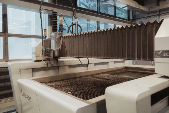 Macchina da taglio a getto d’acqua CNC ECKERT