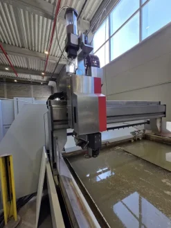Macchina da taglio a getto d’acqua 3D INTERMAC