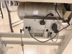 Macchina per cucire lineare rasafilo automatica