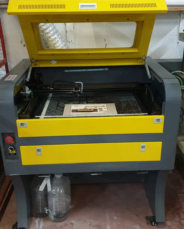 Macchina per incisione Laser Co2 piano lavoro 60x40