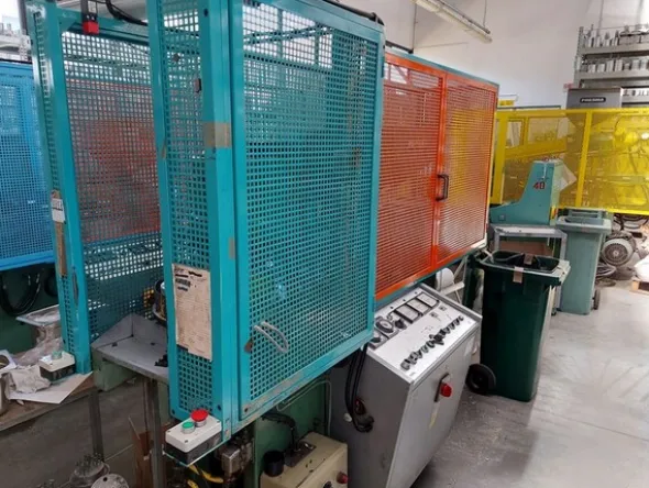 7#6439 Macchina per stampaggio a iniezione Presma