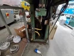 7#6439 Macchina per stampaggio a iniezione Presma