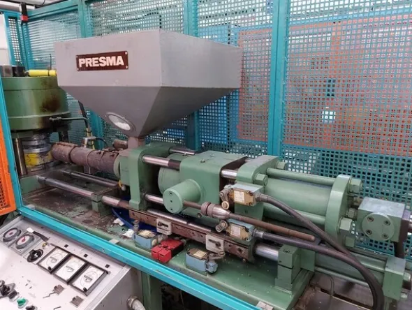 7#6439 Macchina per stampaggio a iniezione Presma