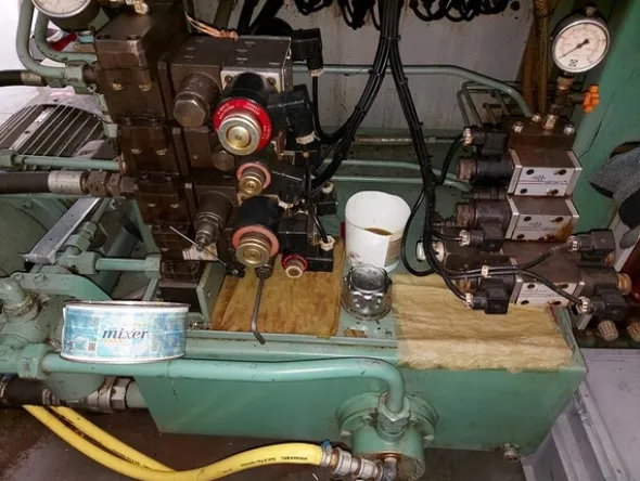 6#6439 Macchina per stampaggio a iniezione Presma