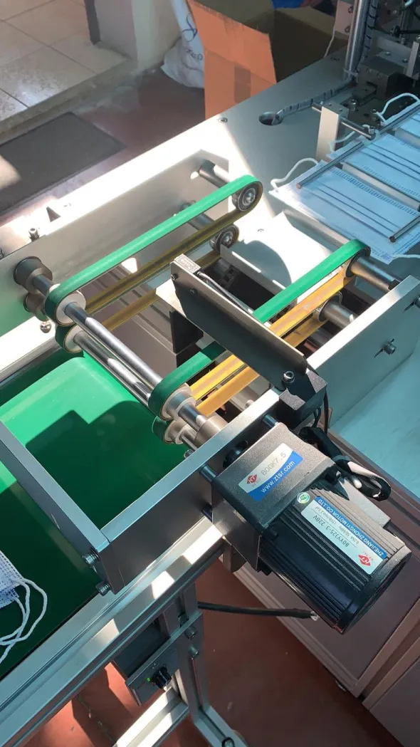 Macchina produzione automatica mascherine