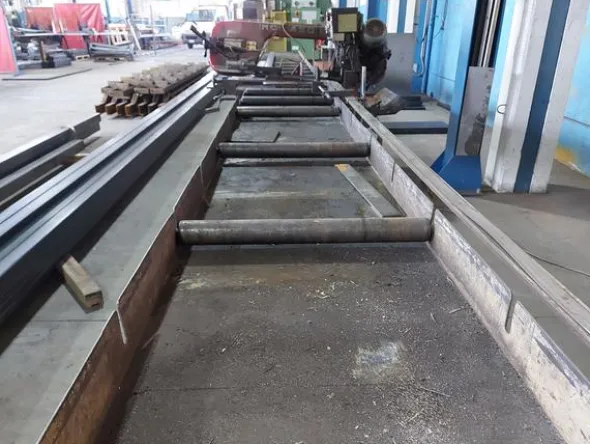 1#8607 Macchinari da carpenteria e arredi per uffici e autocarri