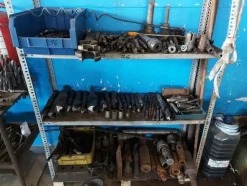 1#8607 Macchinari da carpenteria e arredi per uffici e autocarri