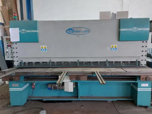 1#8607 Macchinari da carpenteria e arredi per uffici e autocarri