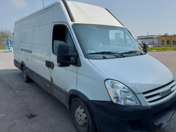 1#8607 Macchinari da carpenteria e arredi per uffici e autocarri