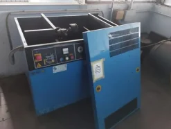 5#6473 Macchinari e attrezzature da officina meccanica per macchine agricole e arredi da ufficio