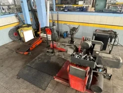 5#6473 Macchinari e attrezzature da officina meccanica per macchine agricole e arredi da ufficio