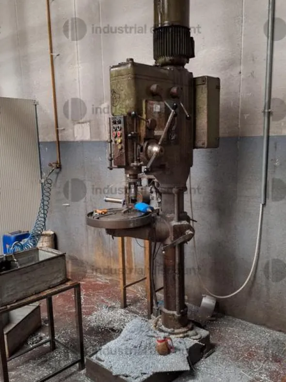 1#9818 Macchinari e attrezzature per lavorazioni metalliche e carrelli elevatori
