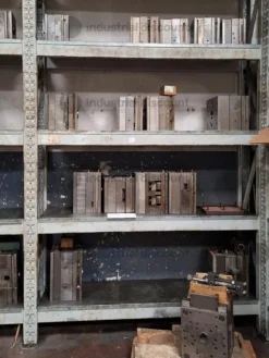 1#9818 Macchinari e attrezzature per lavorazioni metalliche e carrelli elevatori