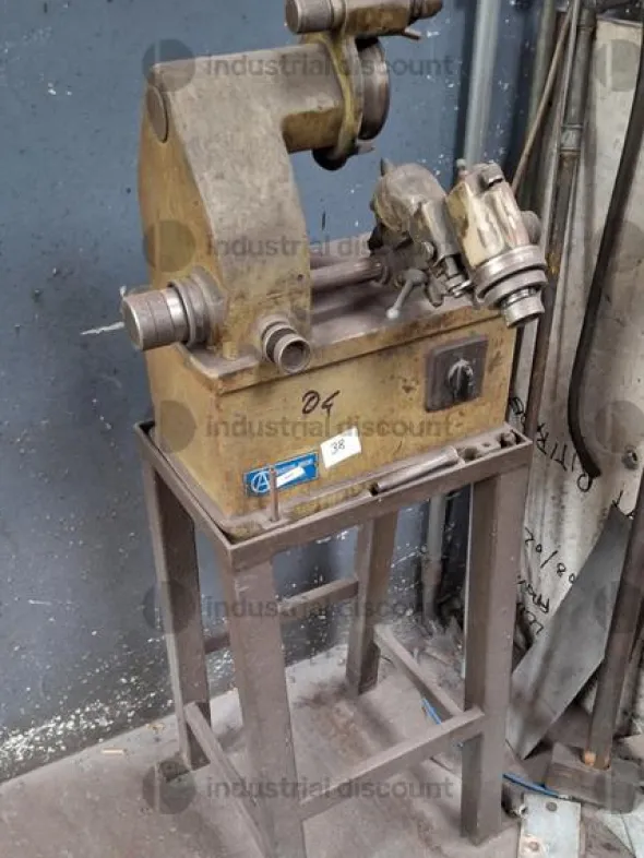 1#9818 Macchinari e attrezzature per lavorazioni metalliche e carrelli elevatori